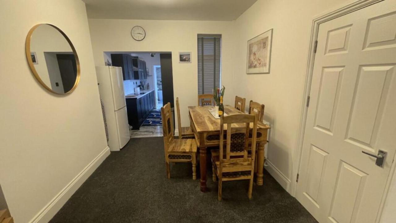 House Located Centrally For Up To 8 Guests สการ์โบโรห์ ภายนอก รูปภาพ
