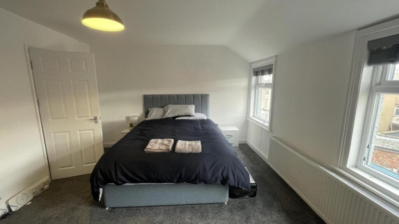 House Located Centrally For Up To 8 Guests สการ์โบโรห์ ภายนอก รูปภาพ
